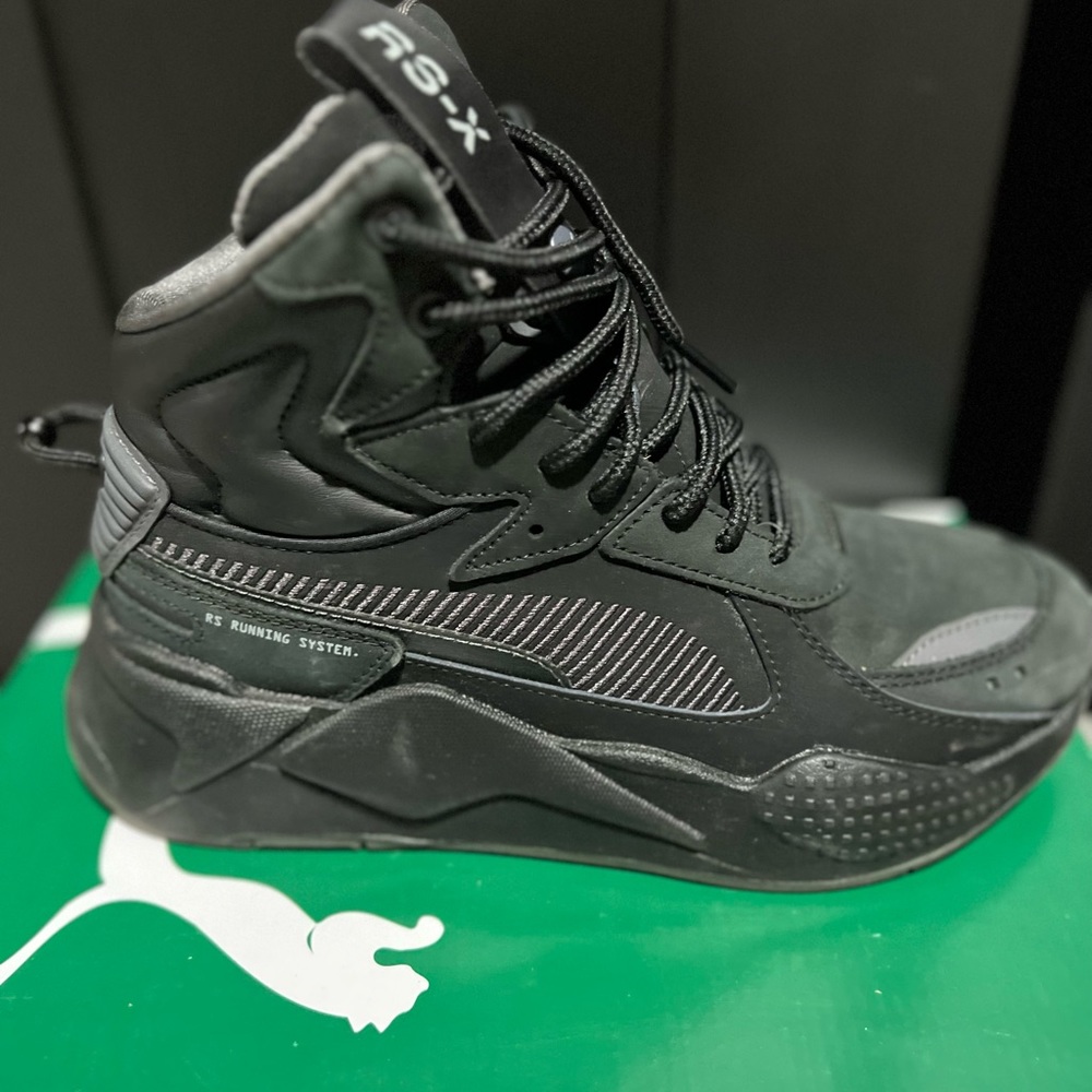 Sneakers